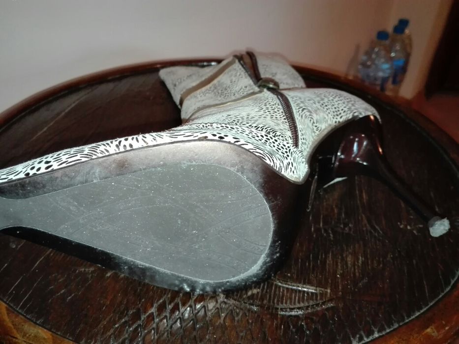 Продавам дамски боти