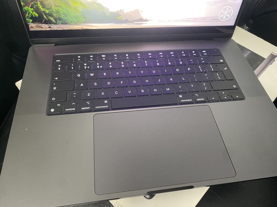 MacBook Pro 16-inch/ M4 Pro / 48 Gb RAM / 512 Gb / Black / Ca nou