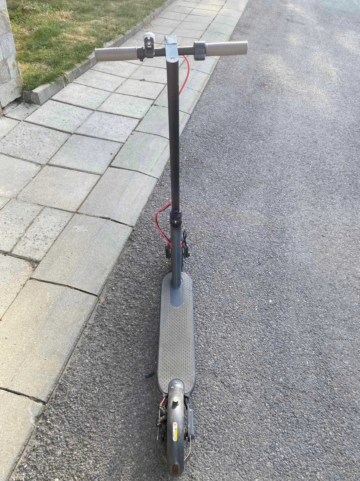 Електрическа тротинетка HT-T4 Pro M365 Electric Scooter, 8.5inch, 350W