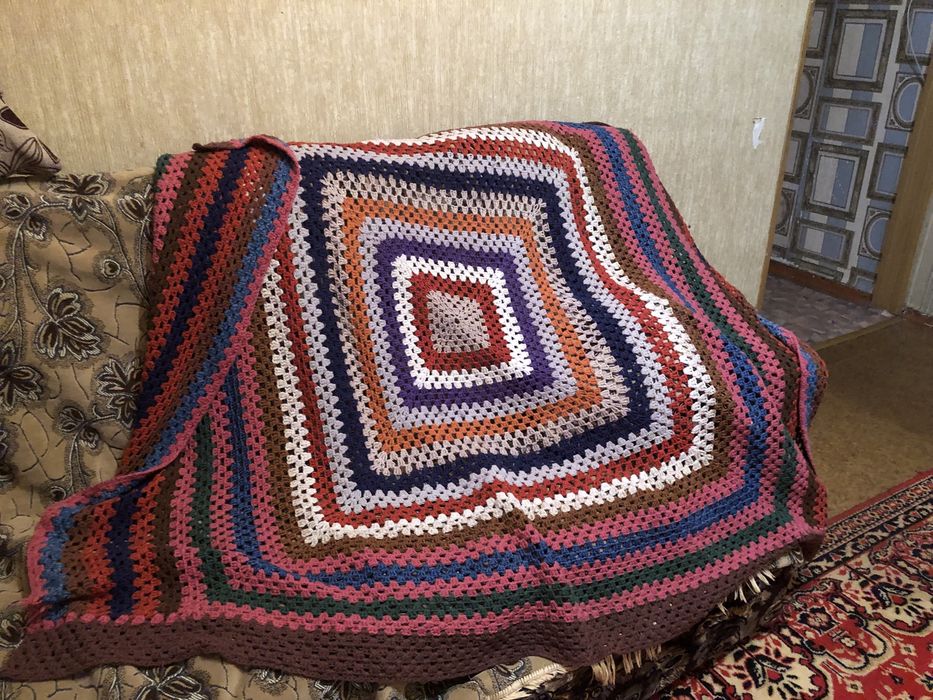 Продается вязанная скатерть и ковер СССР