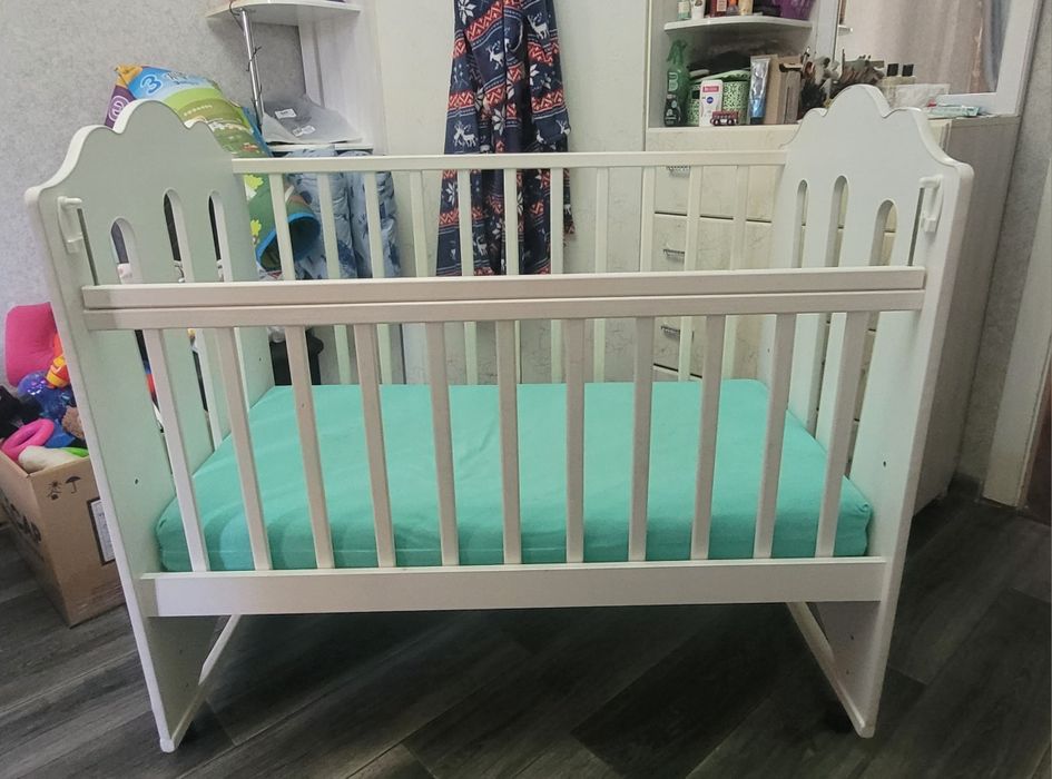 Кроватка детская с матрасом