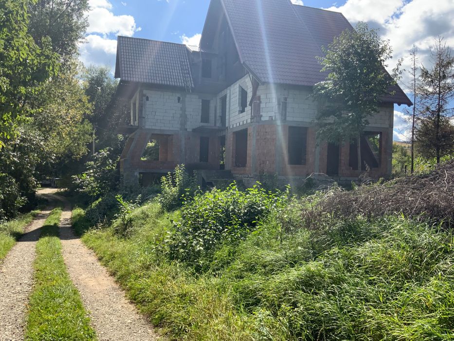 Pensiune la "rosu" in comuna Agapia, sat Varatec, judetul Neamt