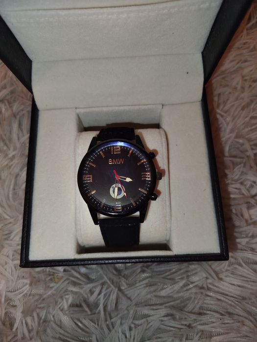 Продаю мужские наручные часы BMW