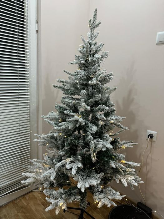 Изкуствена елха Kring Melbourne, заснежена