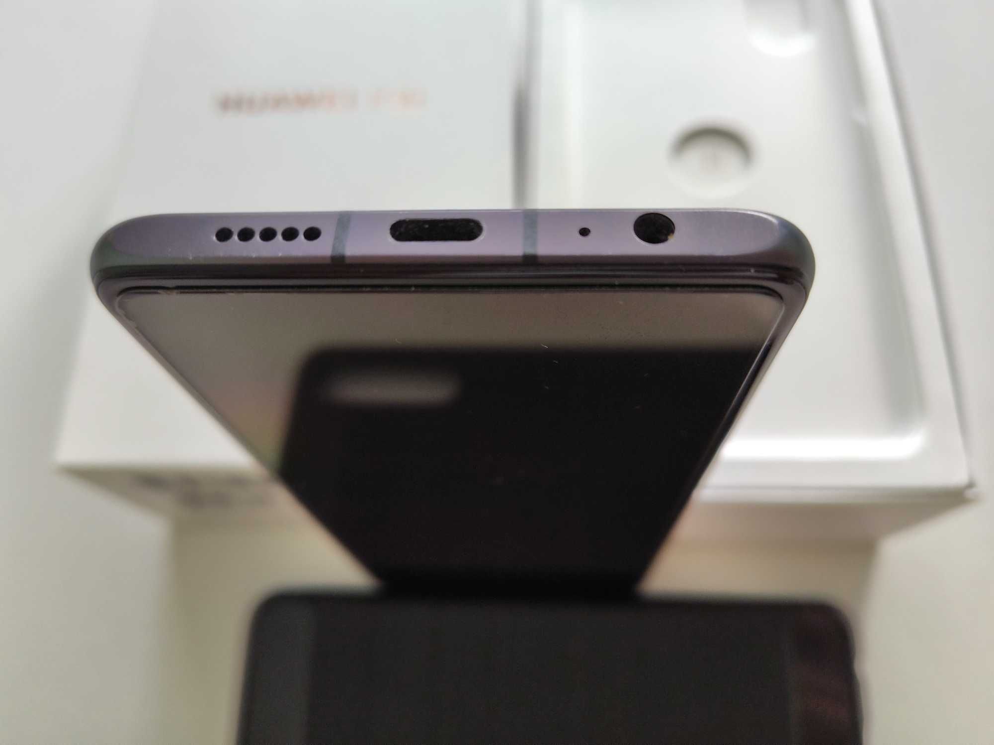 Huawei P30 , 128GB, 6GB, 40MP Leica optics , 32MP selfie, Google play.