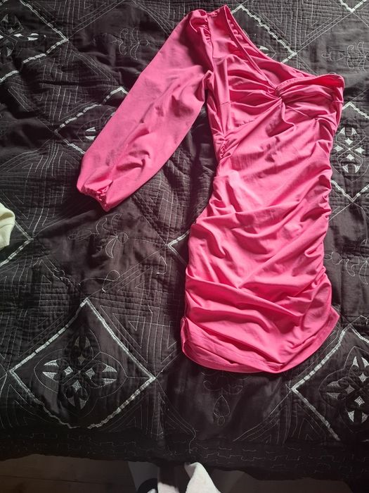 Тънка розова рокля