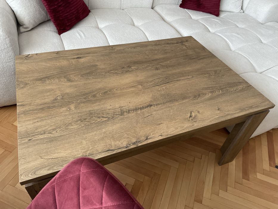 Дървена холна маса