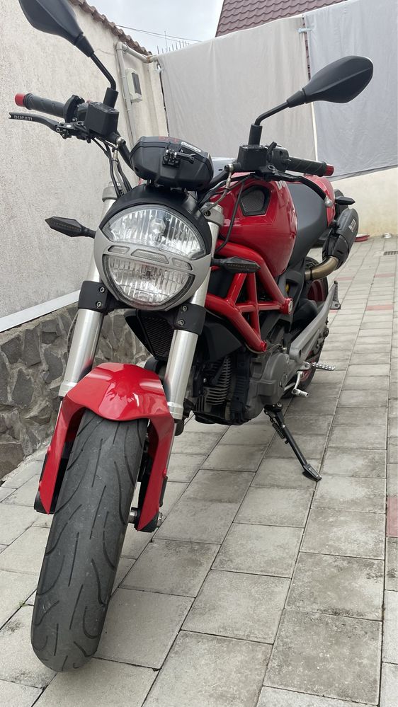 Ducati monster 696