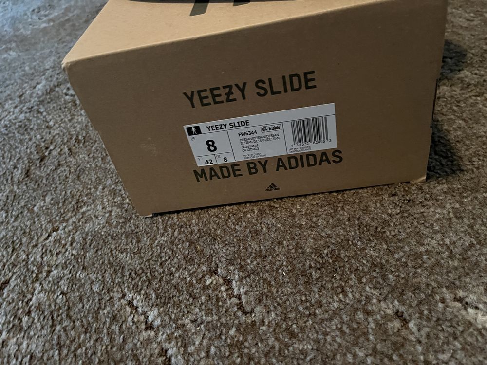 papuci Yeezy slides