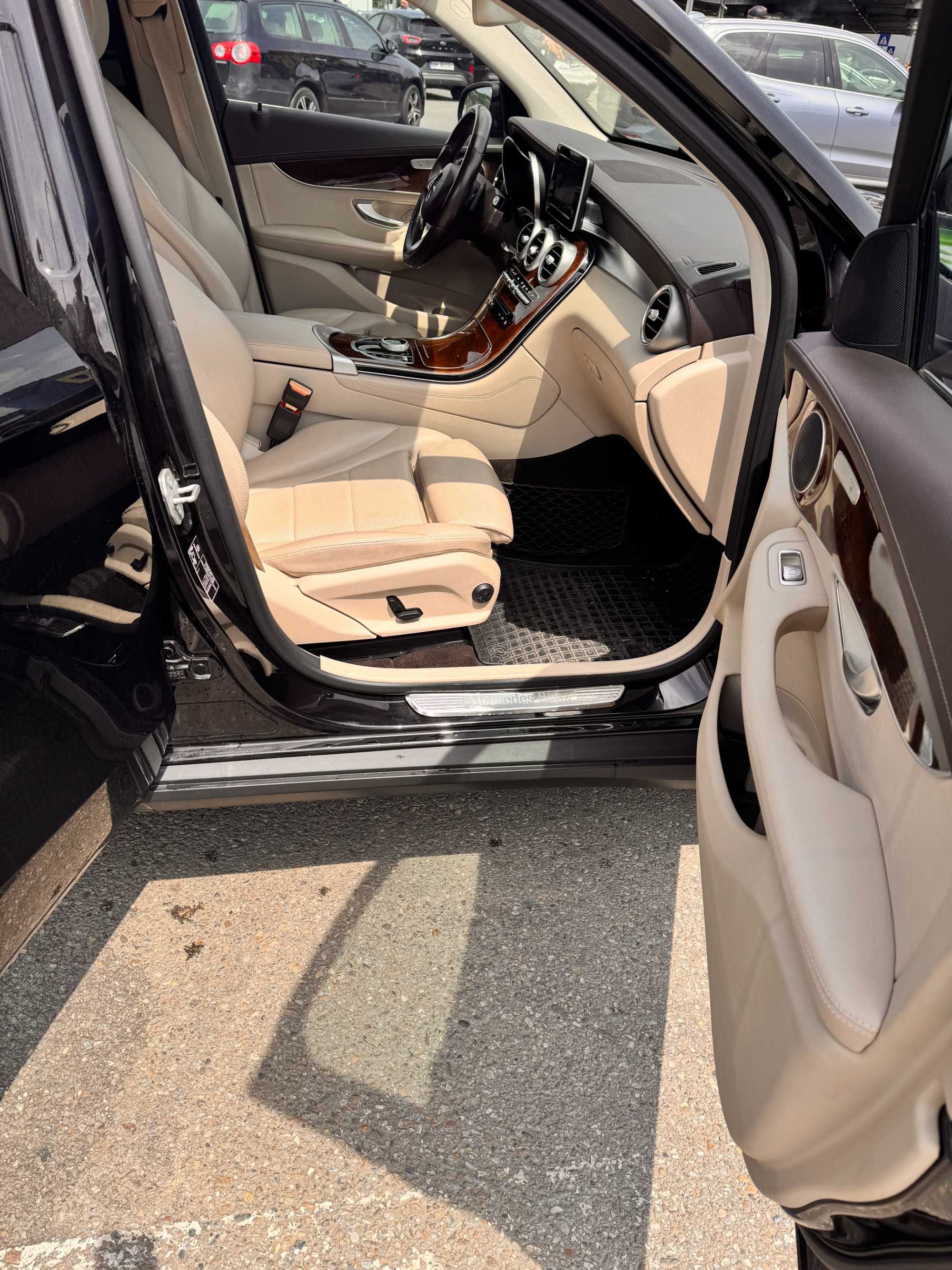 Mercedes GLC 220 4MATIC | Interior piele Bej - Euro 6 -editie germania