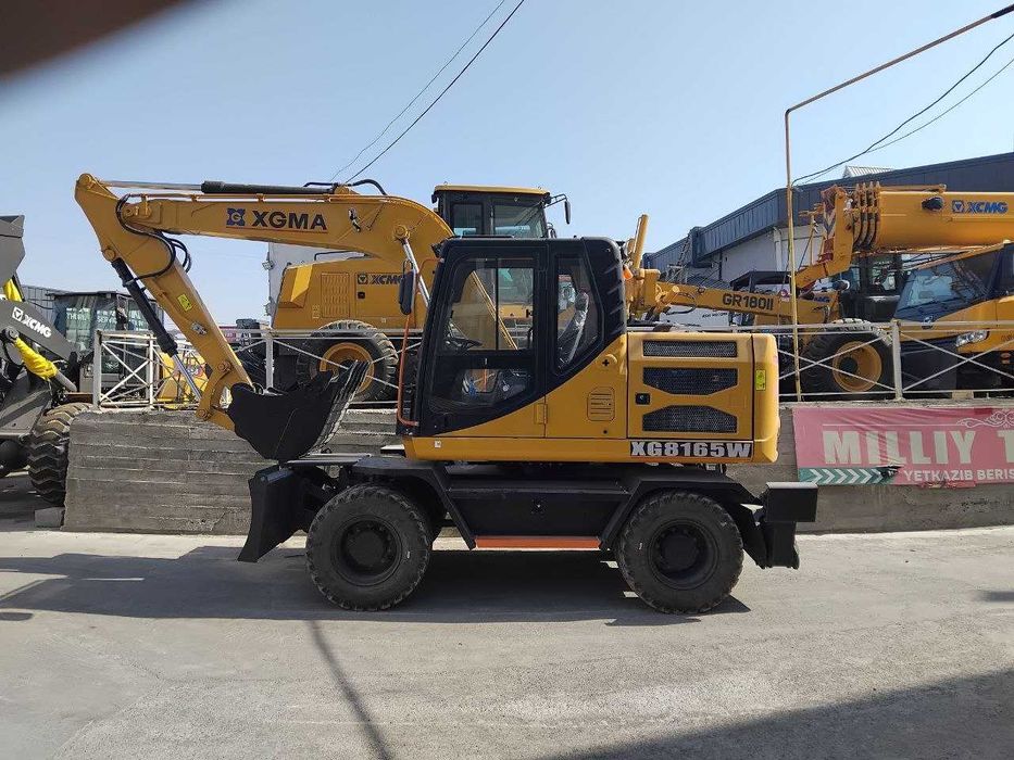 Колёсный экскаватор XGMA XG8165W (с опорными лапами)