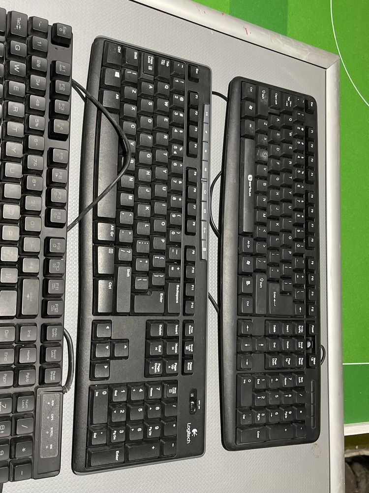 Vand 2 tastaturi, preturi in descriere