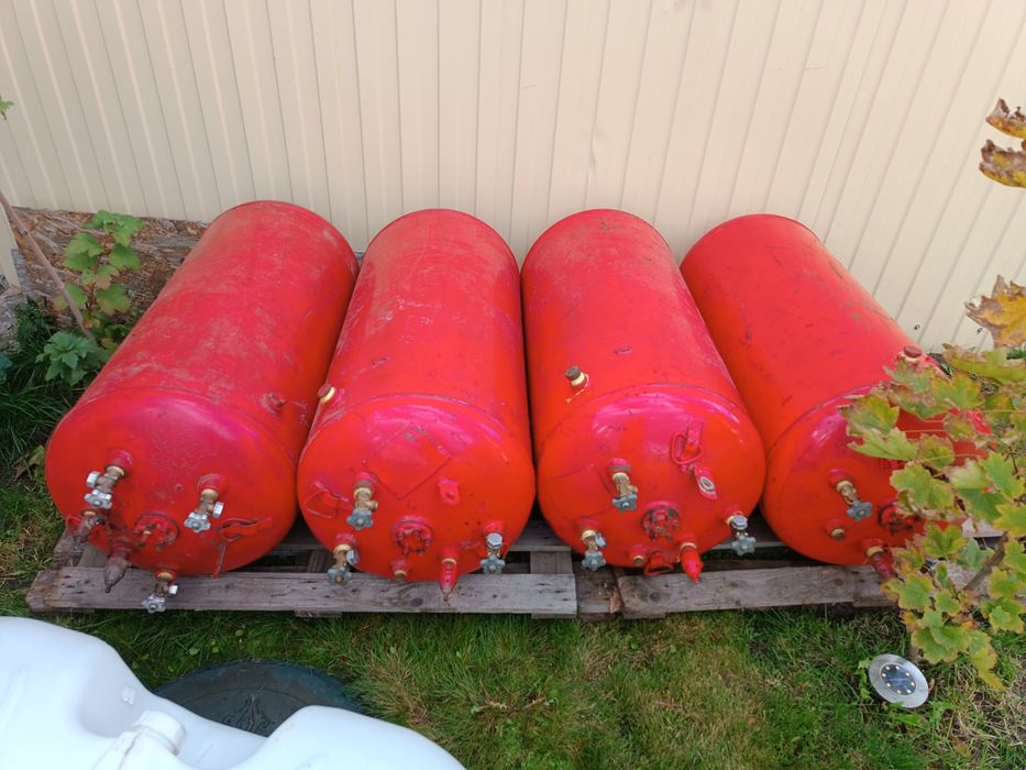 Газовые баллоны  зиловские.