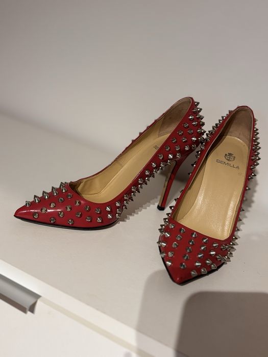 Pantofi roșii cu ținte – mărimea 37 – stare foarte bună