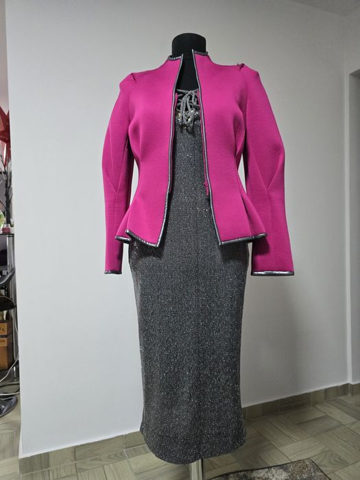 Rochie argintie cu paiete,o rochie strălucitoare cu design elegant