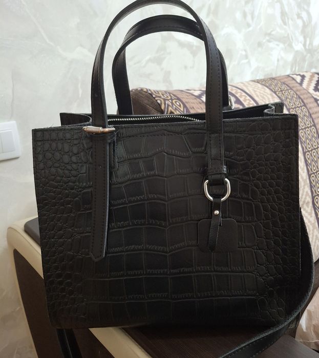 Продам  сумку б/у кожа. Цена 10000тг.