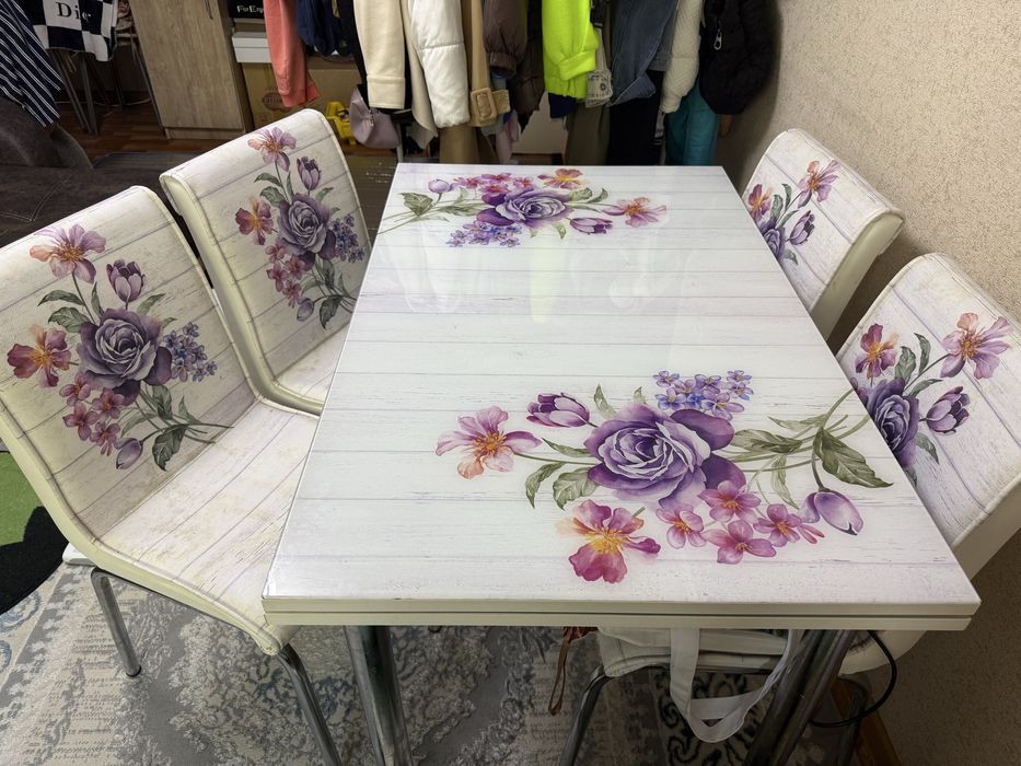 Продам стеклянный стол со стульями