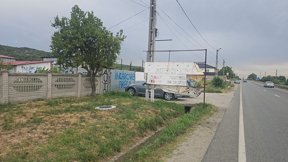 Vând Teren intravilan 2800 m2 + service