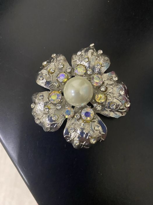 Продам брошь