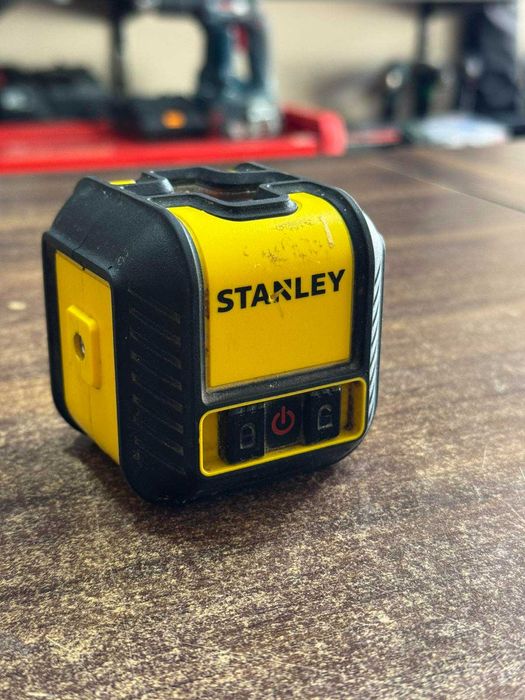 Stanley CUBIX 12 m крос-линеен лазер