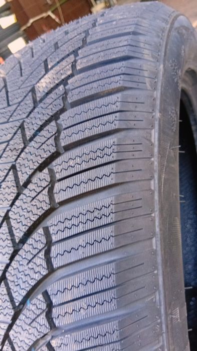 Anvelope iarna 245 50 18