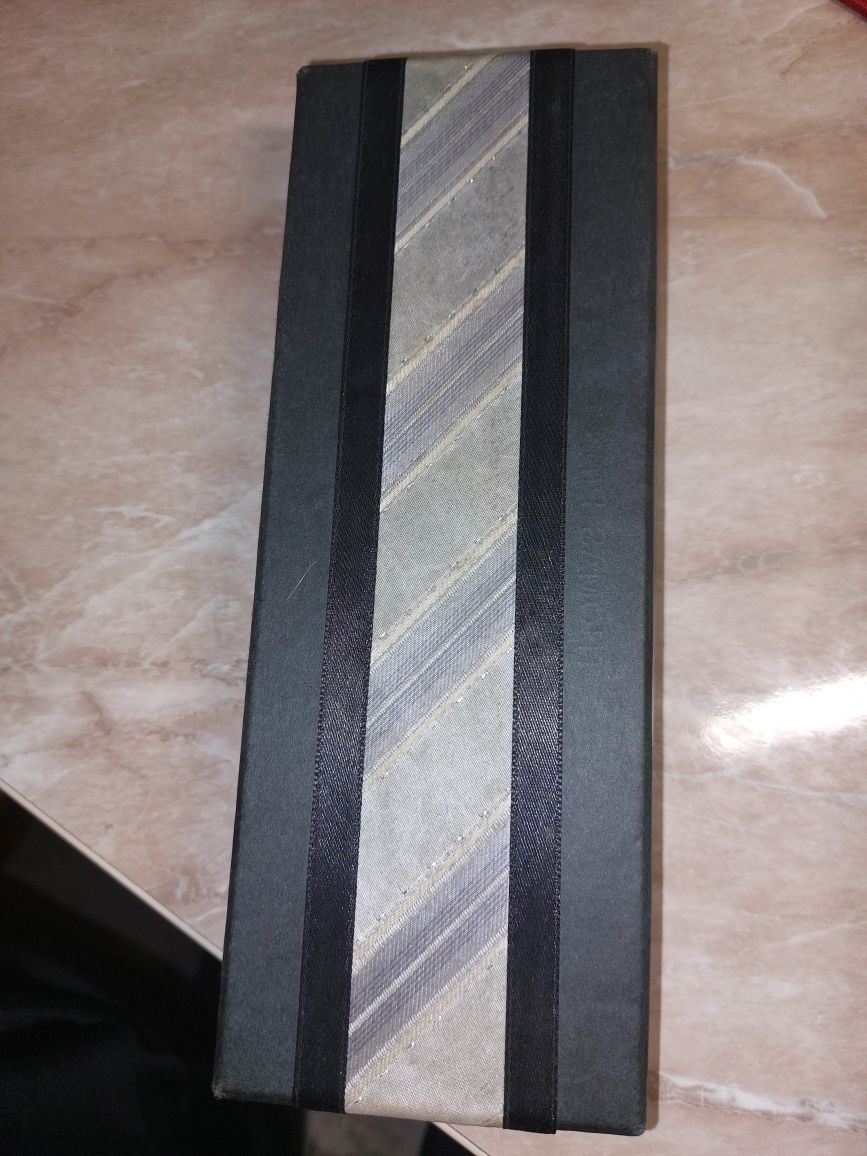 Новый    галстук