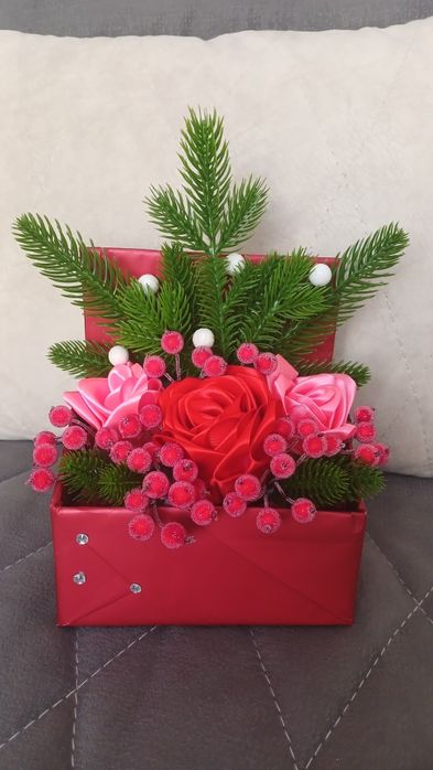 Новогодний букетик из атласных лент.