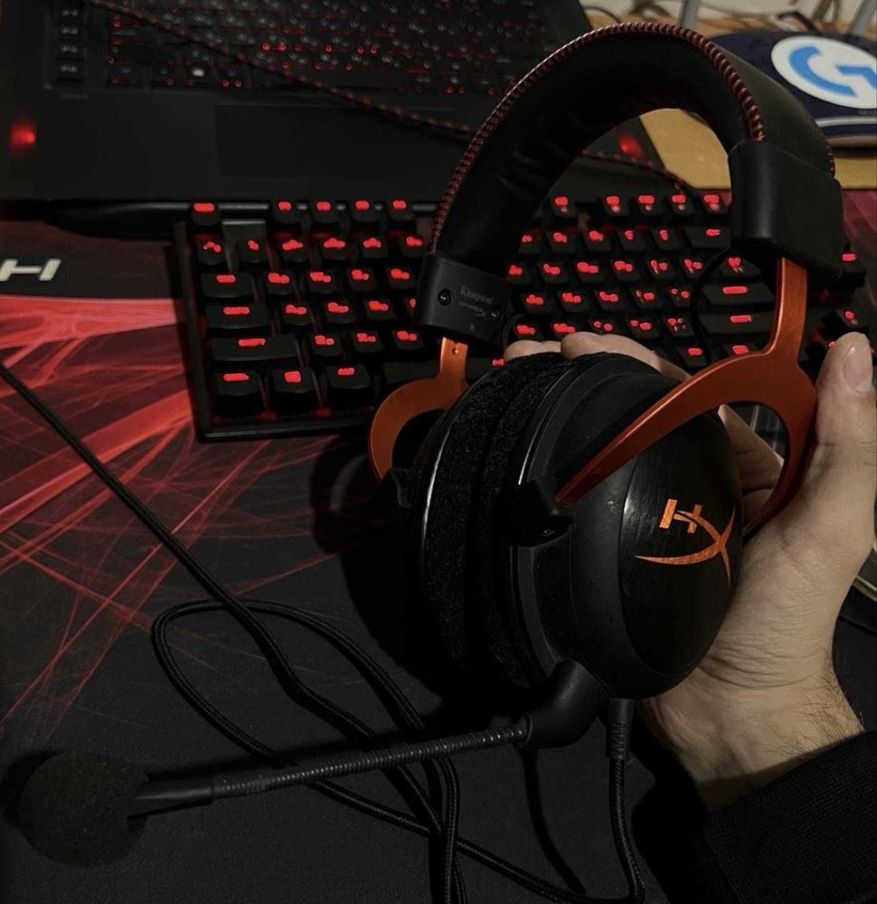 продаю игровой наушник HYPERX CLOUD 2