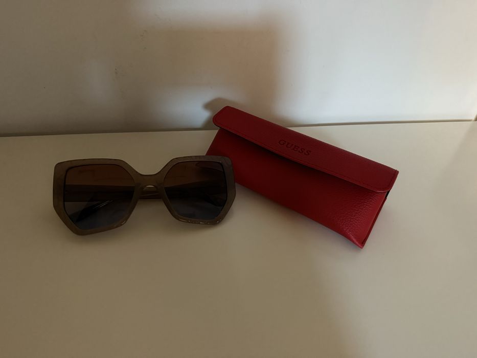 Ochelari de soare Guess