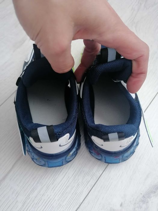 Нови  летни маратонки Fashion със закопчаващ механизъм, размер 30