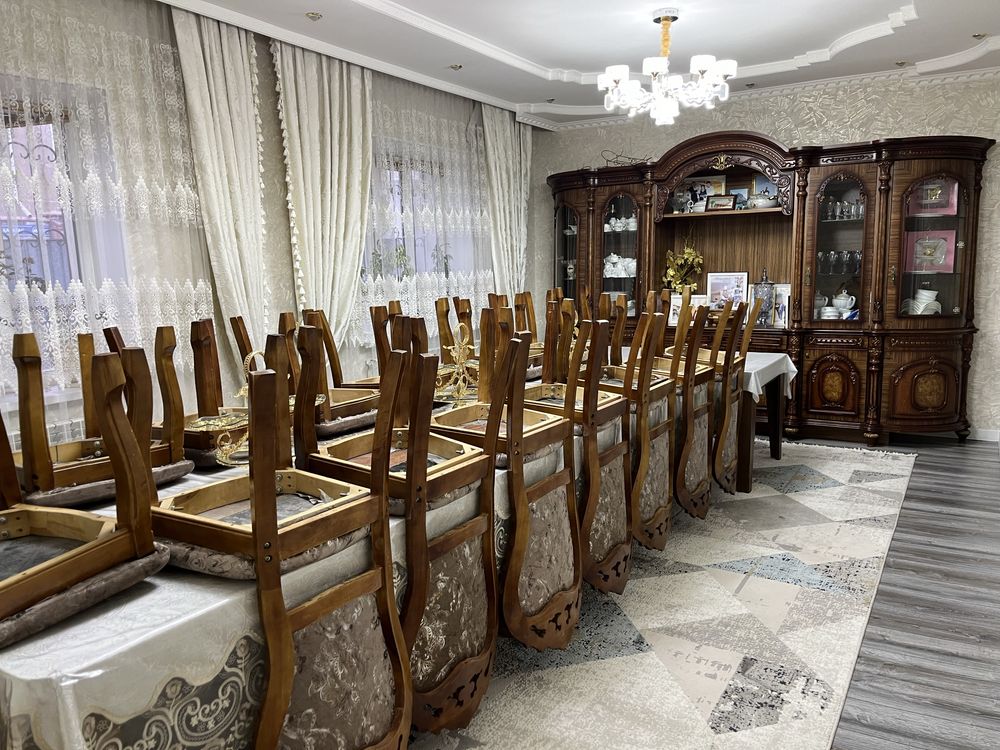 Стол и стулья 17 шт