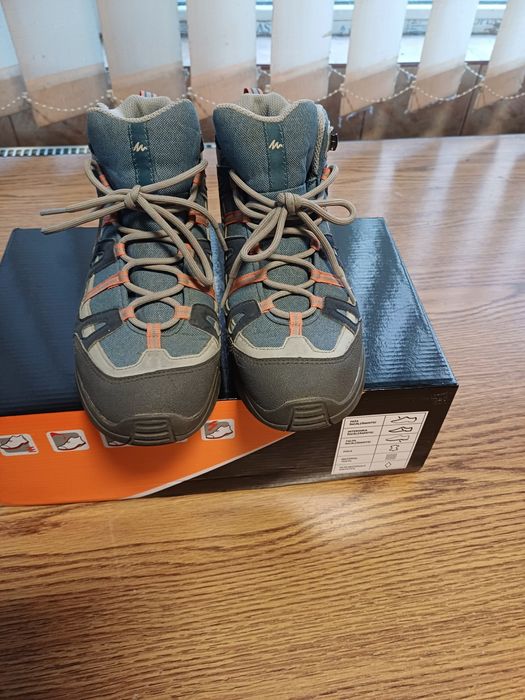 Ghete de firmă Quechua mărimea 36