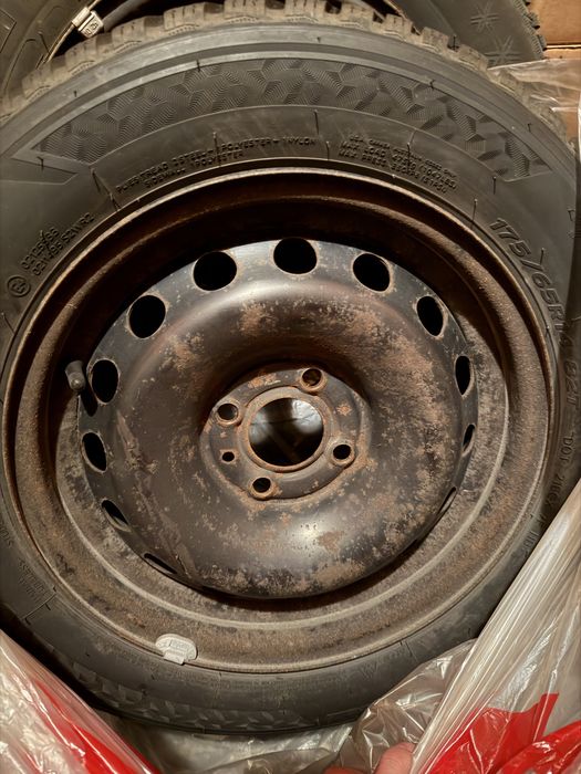 Зимни гуми Hankook 175/65/R14 с джанти за Renault Twingo