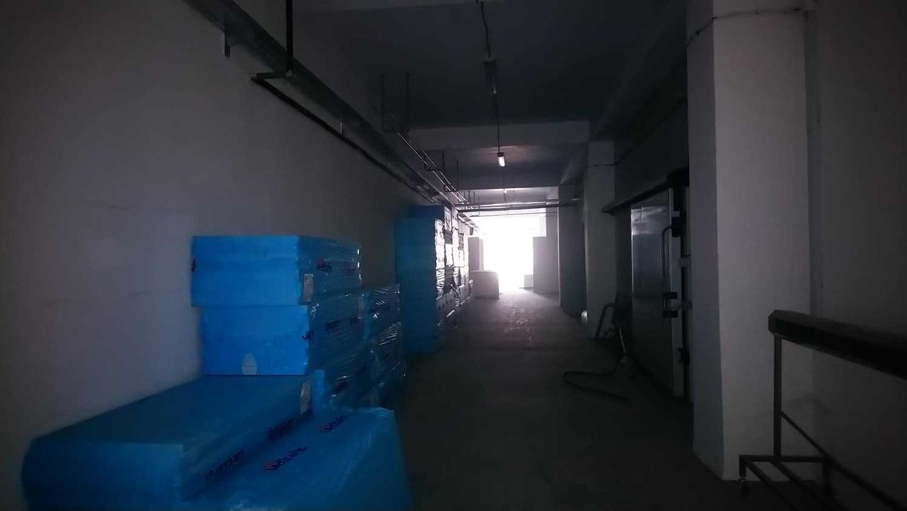 Продава се Склад в Пловдив, Център - 2400 кв.м за 300 €/кв.м - Снимка #10