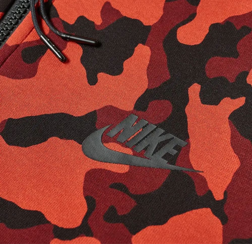 Мъжки комплект Nike Tech Fleece Red Camo - размер XL