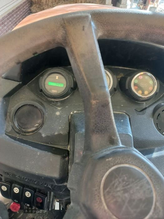 Chimgan 504 Traktor sotiladi