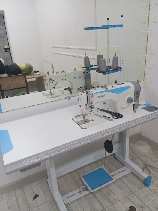 Продам швейную машинку