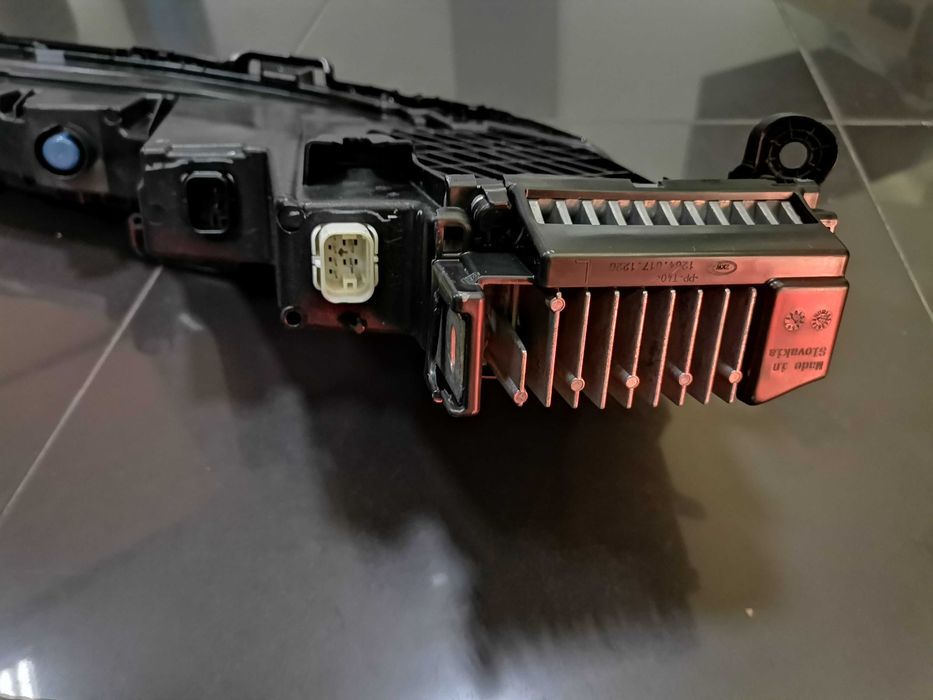 Ляв Горен Фар BMW G70 i7 Crystal Swarovski Кристал Сваровски 9879935