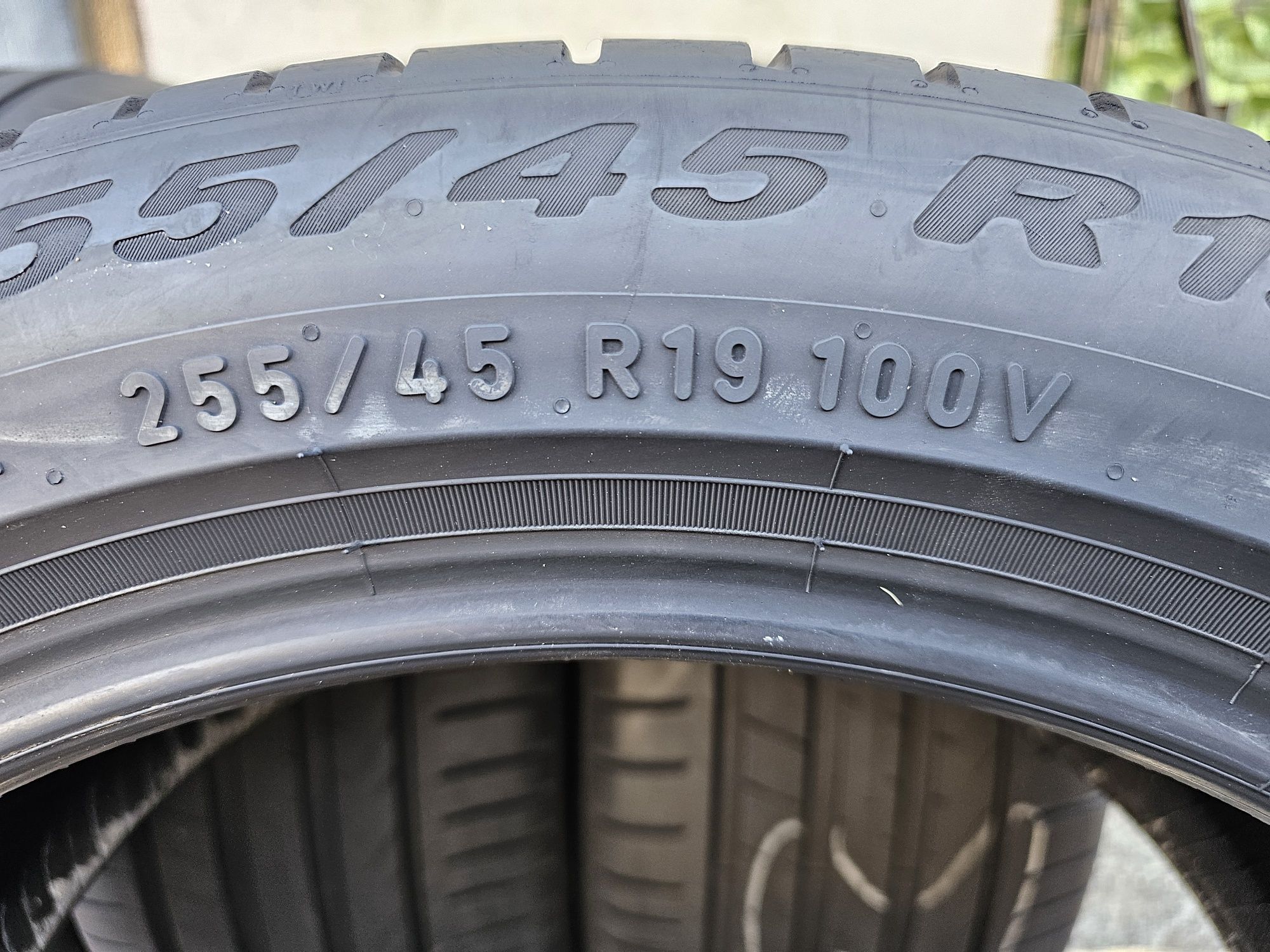 Vând patru anvelope de vara pirelli scorpion 255 45 19  dot  2121