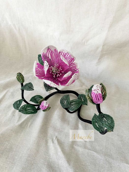 Aranjament floral unicat- Magnolie realizata manual din mărgele
