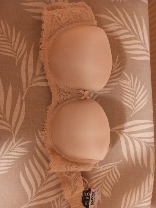 Bustiera, compleu și sutiene, noi