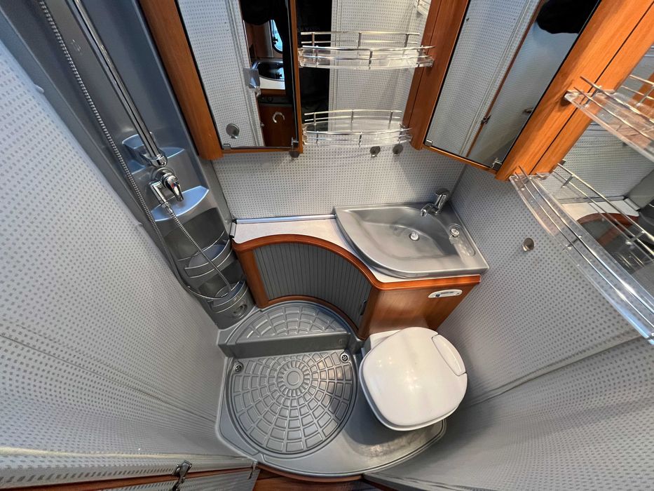 Autorulota HOBBY Ford - Semi-Integrata - Aer Conditionat - Solar