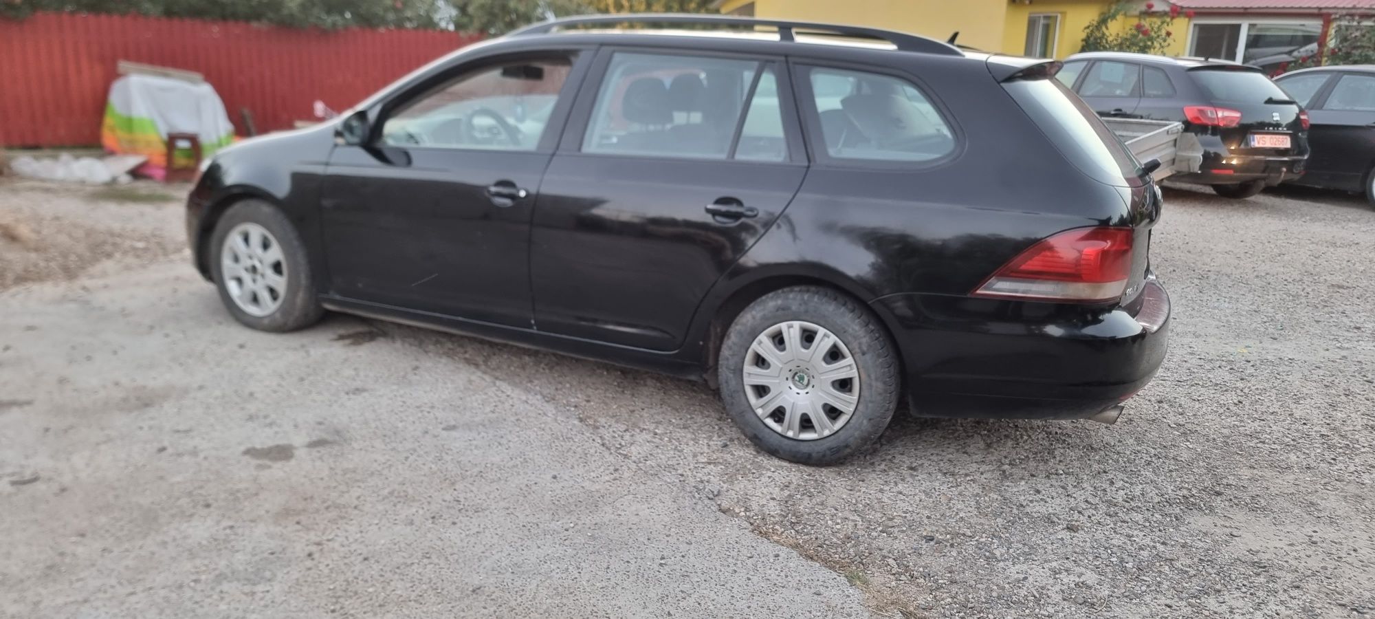 Vând Volkswagen Golf 6 , 1.6 TDI , 2010
-computer bord 
-geamuri ele