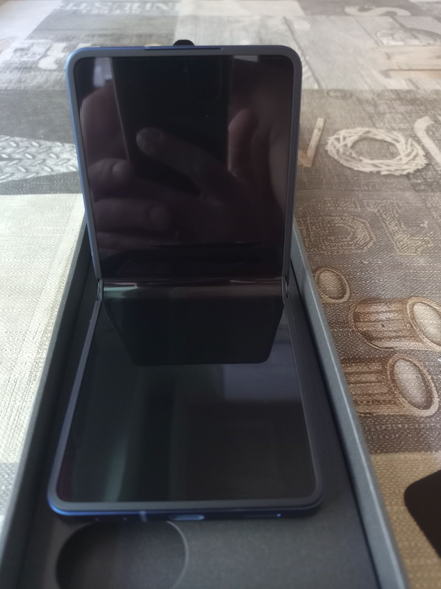 SAMSUNG GALAXY Z FLIP 7 256GB със гаранция