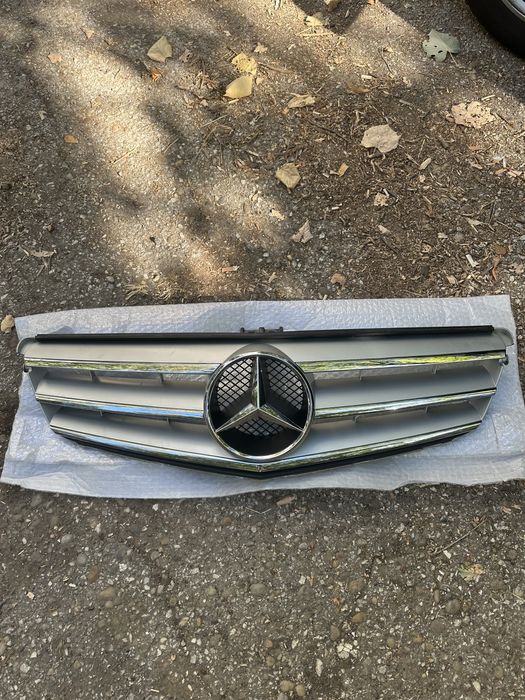 Решетка за Мерцедес W204