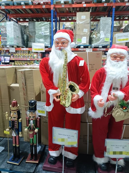 Figurina Moș Crăciun 150/180cm cu trompeta/săculeț, canta și danseaza