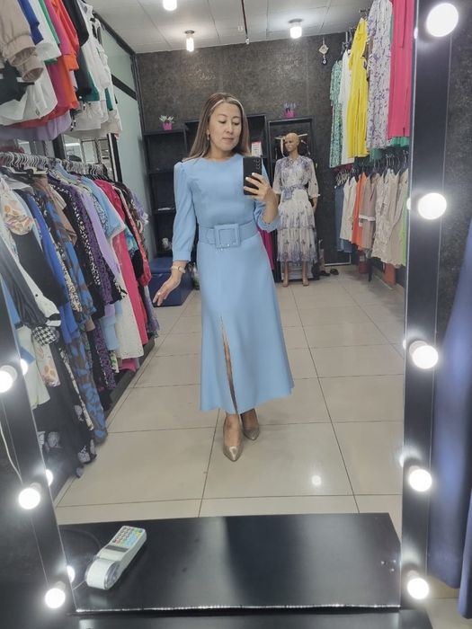 Голубое платье длинное