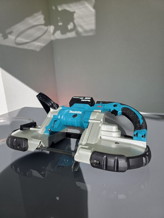 Fierastrau cu panglica Makita DPB 180