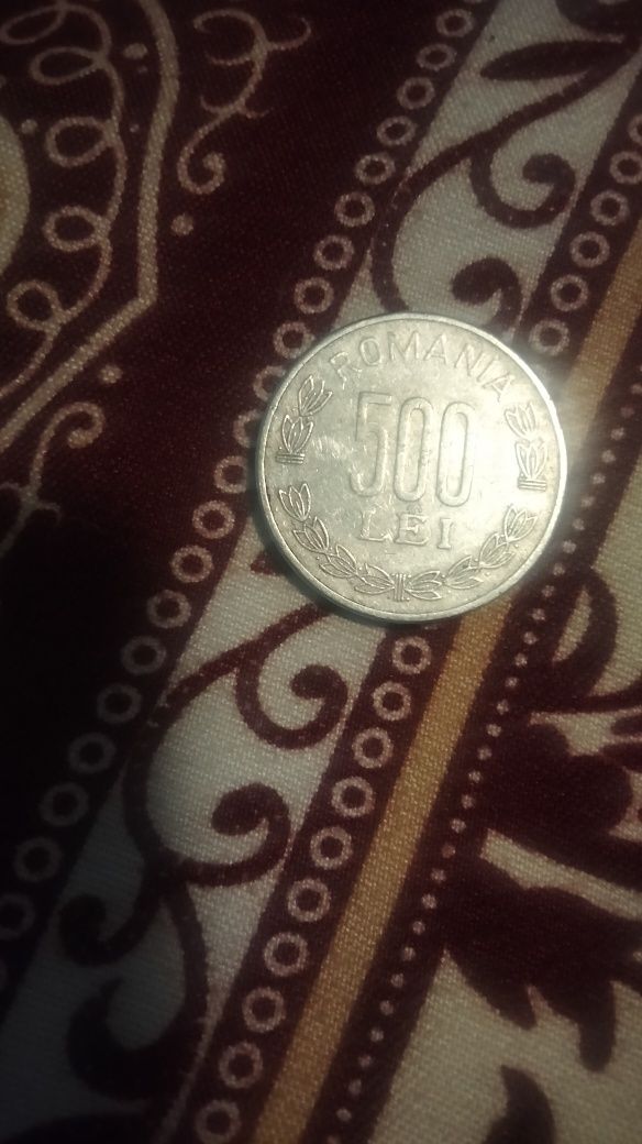 Vând moneda de 500 lei din anul 1999 în căutarea de colecționari