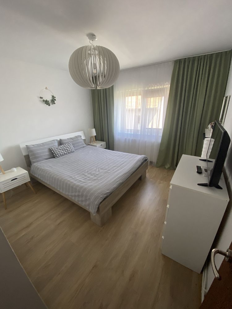 Vand apartament 3 camere zona Stadion